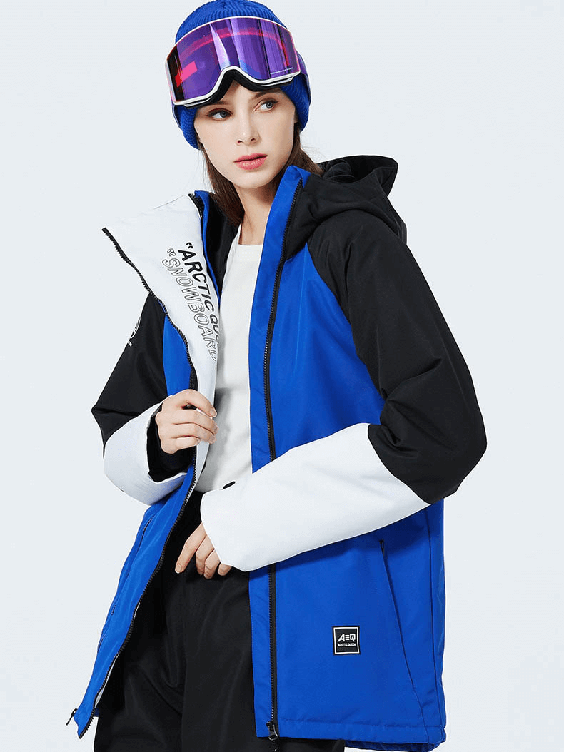 Unisex blue snowboarding jacket with double zipper, hooded collar, worn by a model, perfect for skiing and snowboarding in any weather.